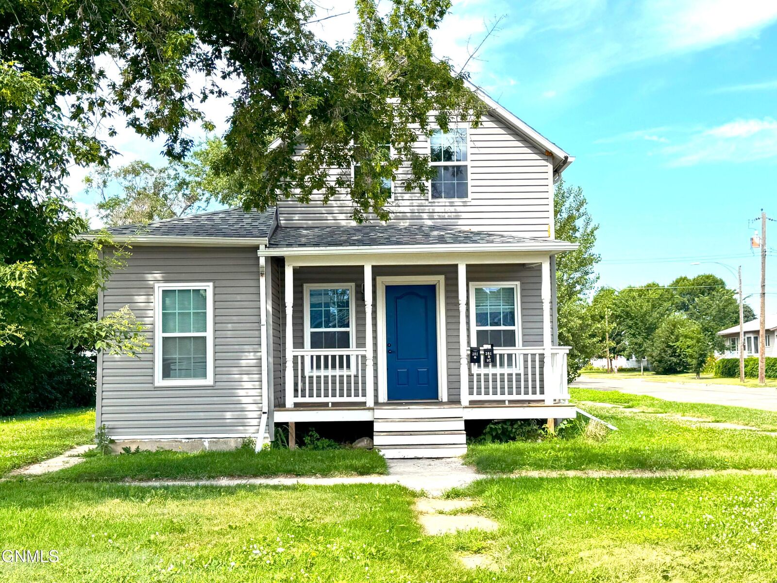 Property Photo:  301 8th Avenue SW  ND 58554 