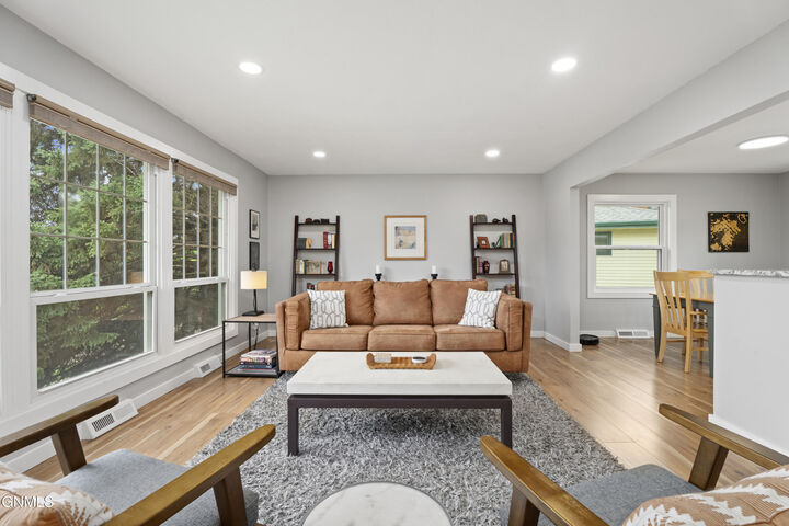 Property Photo:  1108 Pioneer Drive  ND 58501 