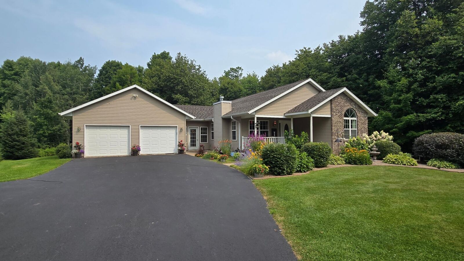 Property Photo:  W11246 Lamplight Ln  WI 54409 