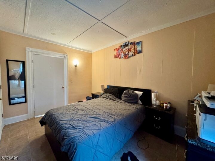 Property Photo:  25 Gaston Ave 2  NJ 08869 