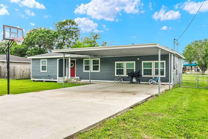 Property Photo: 15410 San Jacinto Street TX 77622
