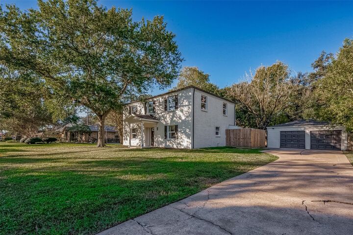 Property Photo: 2414 Walnut Bend Lane TX 77042