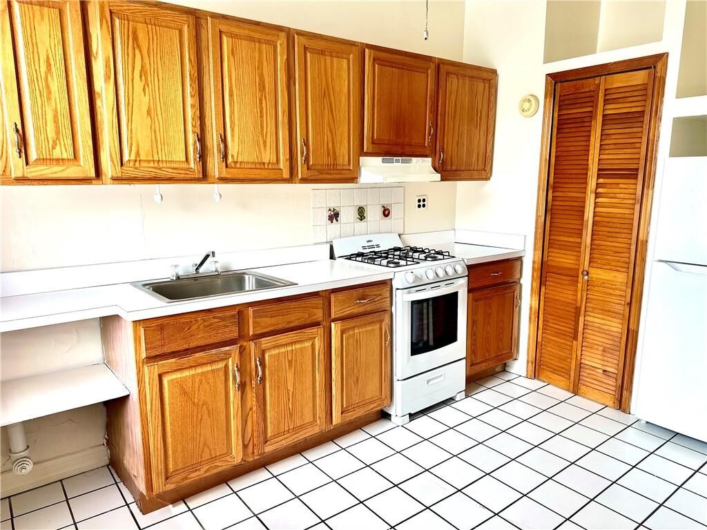 Property Photo: 88 Lincoln Avenue 1H NY 10803