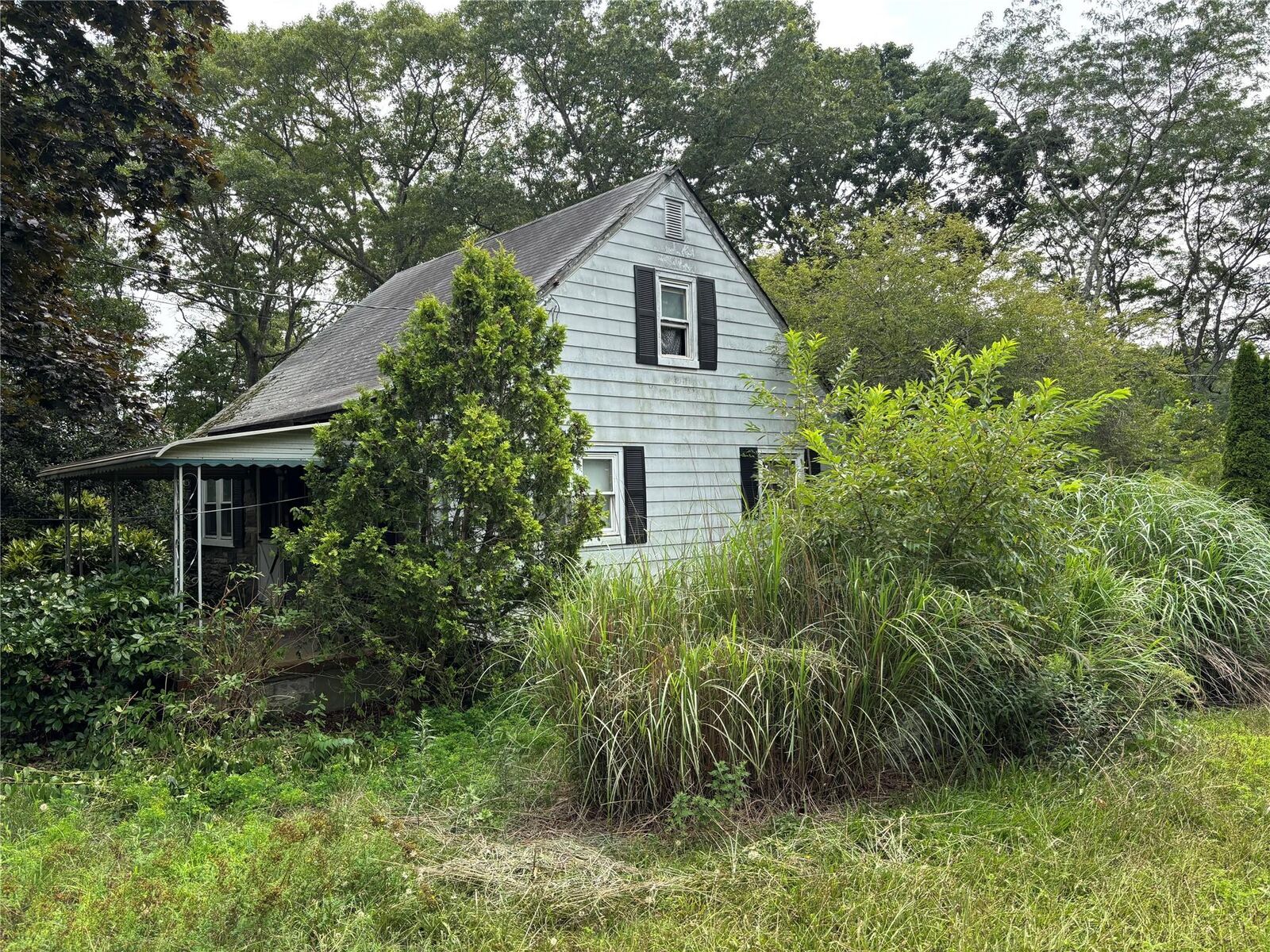 Property Photo:  400 Railroad Avenue  NY 11934 