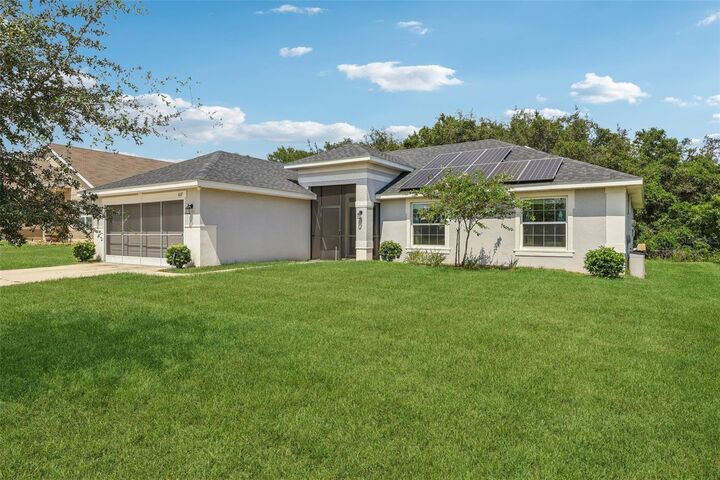 Property Photo: 607 Bradley Way FL 34731