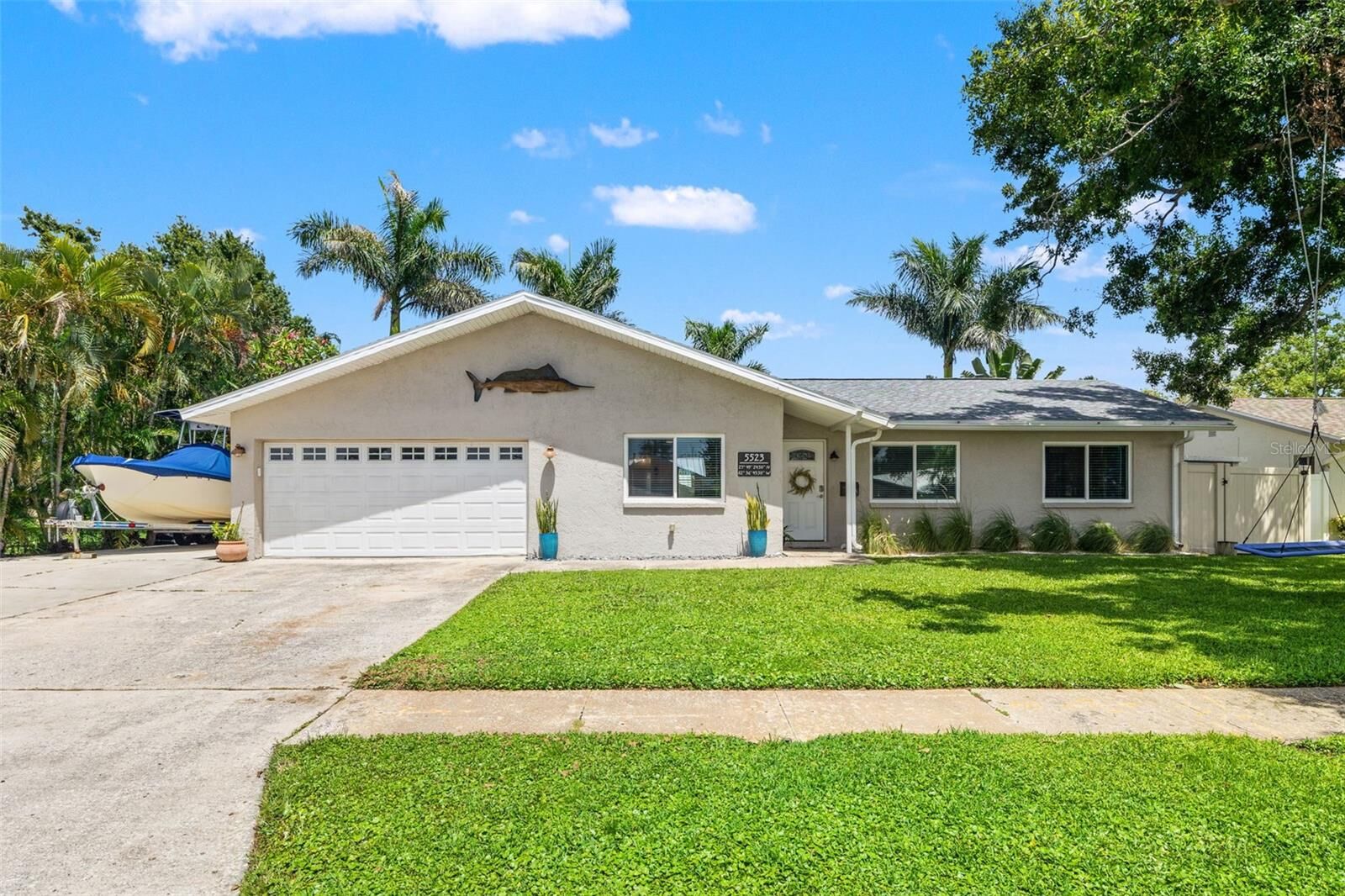 Property Photo: 5523 18th Street NE FL 33703