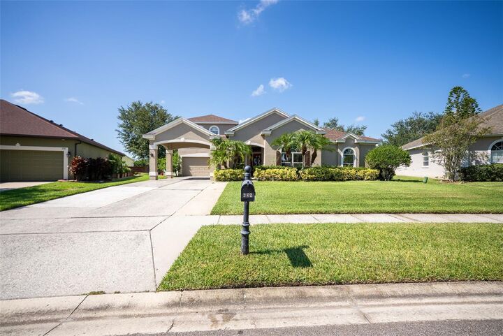 Property Photo: 382 Covered Bridge Drive FL 34761