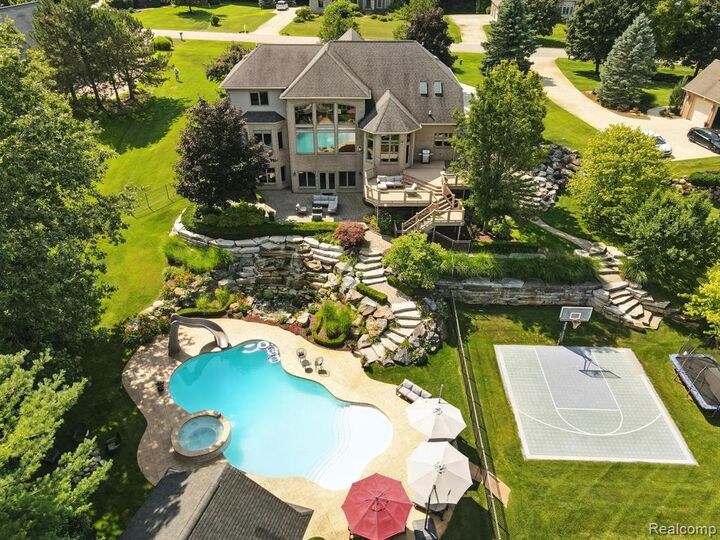 Property Photo:  815 Pinery Boulevard  MI 48362 1151 