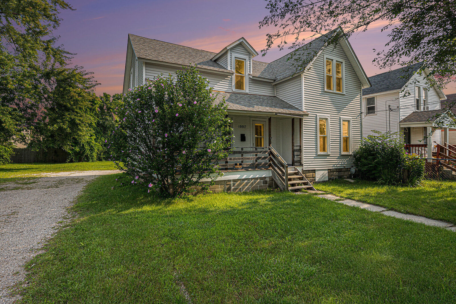 Property Photo:  1007 E Crosstown Parkway  MI 49001 