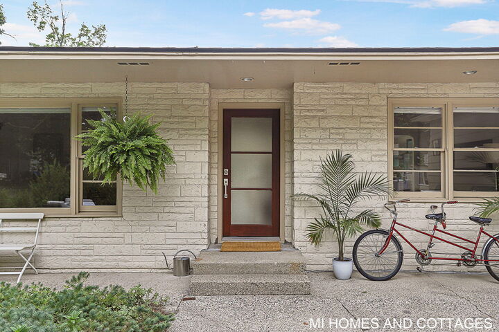 748 Park Avenue  Holland MI 49423 photo