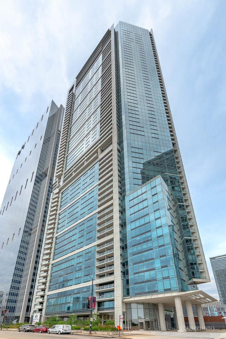 Property Photo: 340 E Randolph Street P5-21 IL 60601