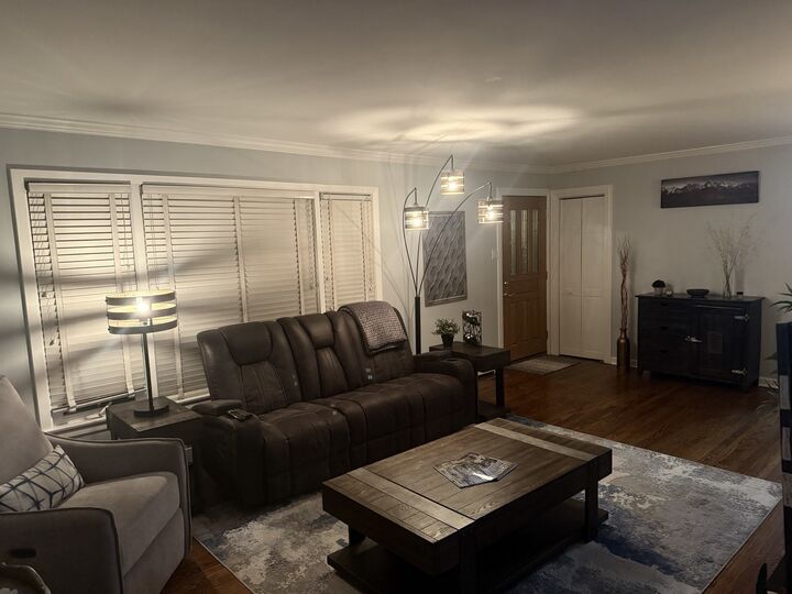 Property Photo:  901 Florence Drive  IL 60068