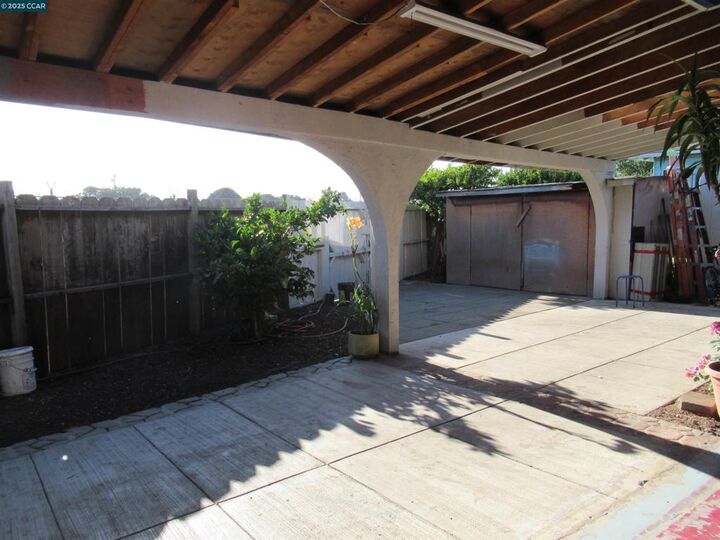 Property Photo:  615 15th St  CA 94801 