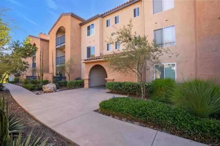 Property Photo:  7190 Shoreline Dr 6106  CA 92122 