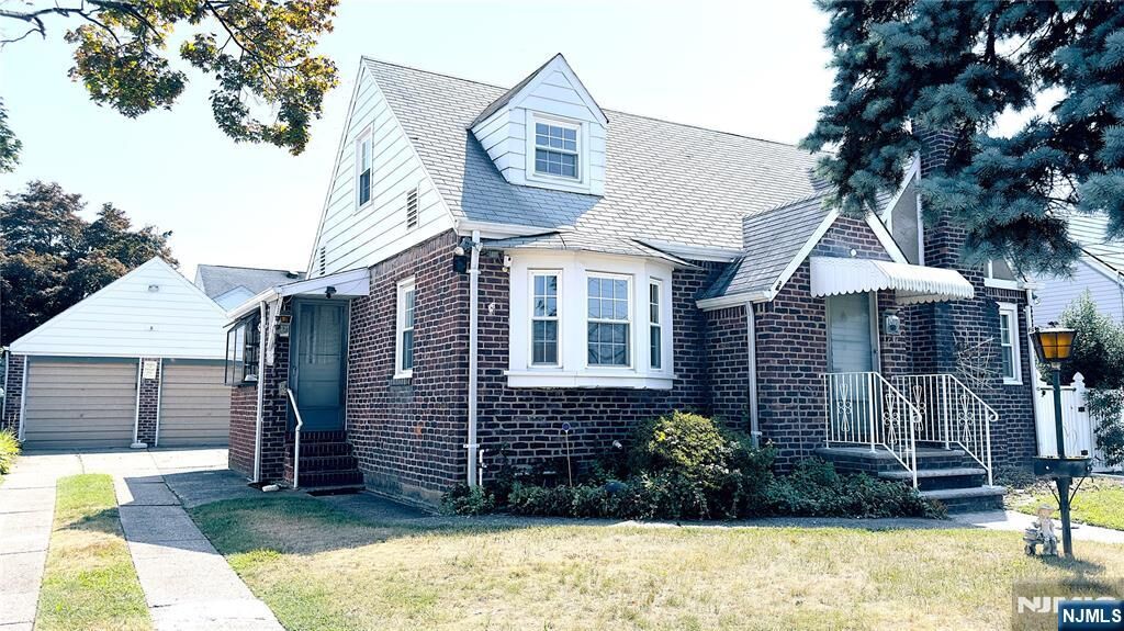 Property Photo:  578 Fairlawn Parkway  NJ 07663 