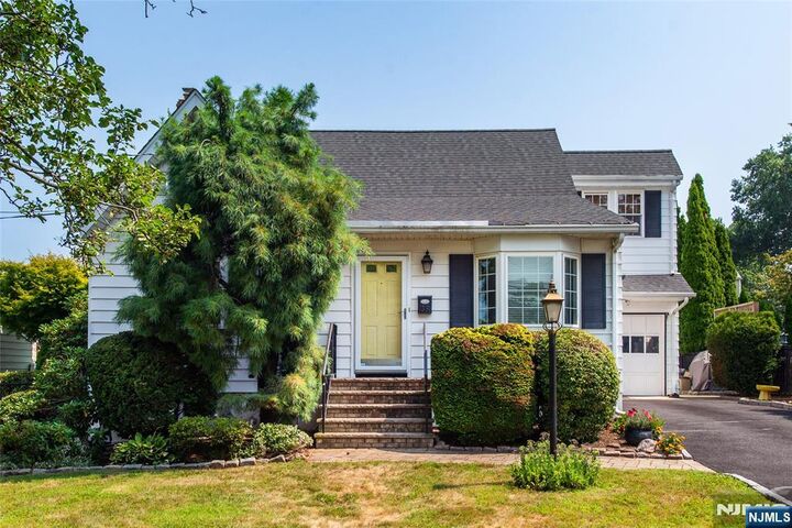 Property Photo:  38 Forest Way  NJ 07013 