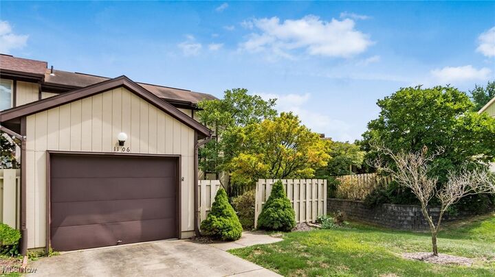 Property Photo:  1106 S Slope Bay  OH 43701 