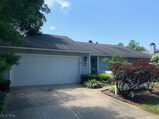 Property Photo:  2033 Fordham Court  OH 44313 