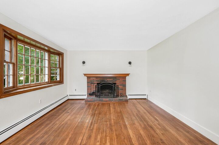 Property Photo:  4 Birchwood Drive  NH 03038