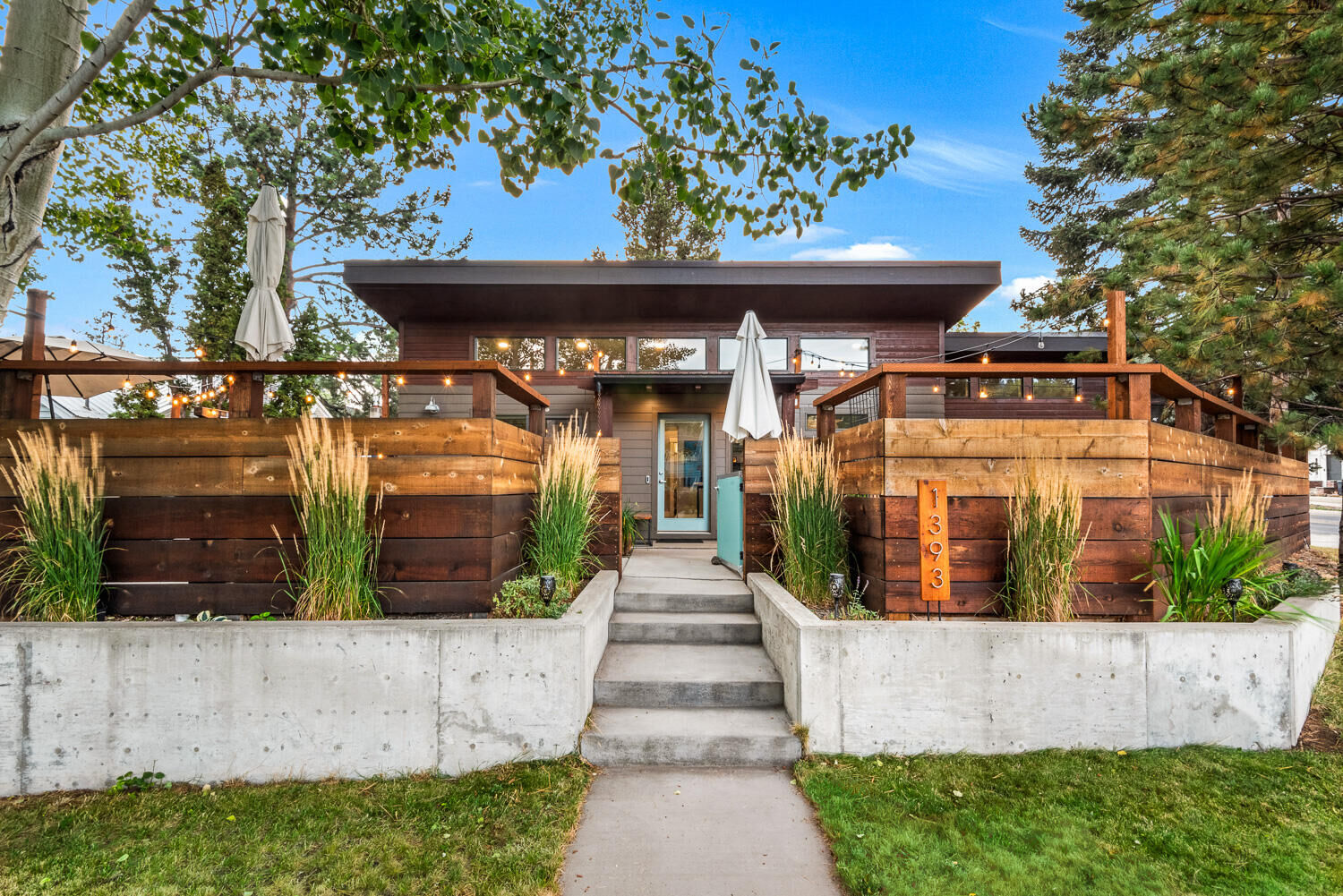 Property Photo:  1393 NW Newport Avenue  OR 97703