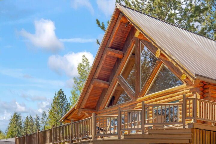 Property Photo: 17337 Elsinore Road OR 97707