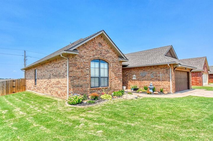 Property Photo:  1013 Kelsi Drive  OK 73160 