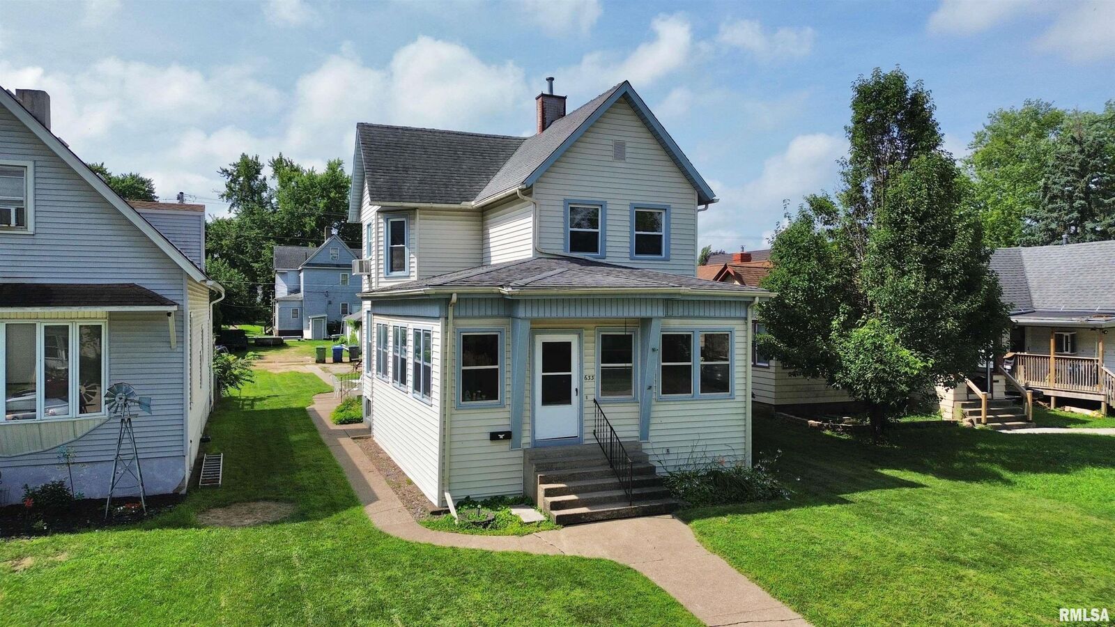 Property Photo:  633 4th Avenue South  IA 52732 
