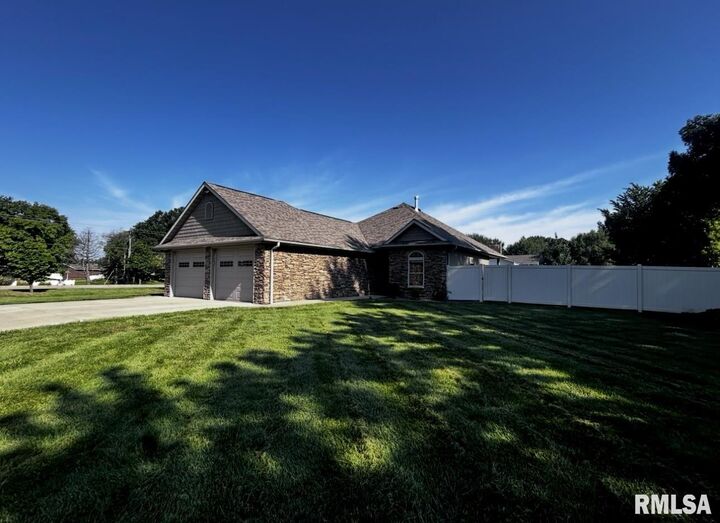 23 Magrabl Drive  Canton IL 61520 photo