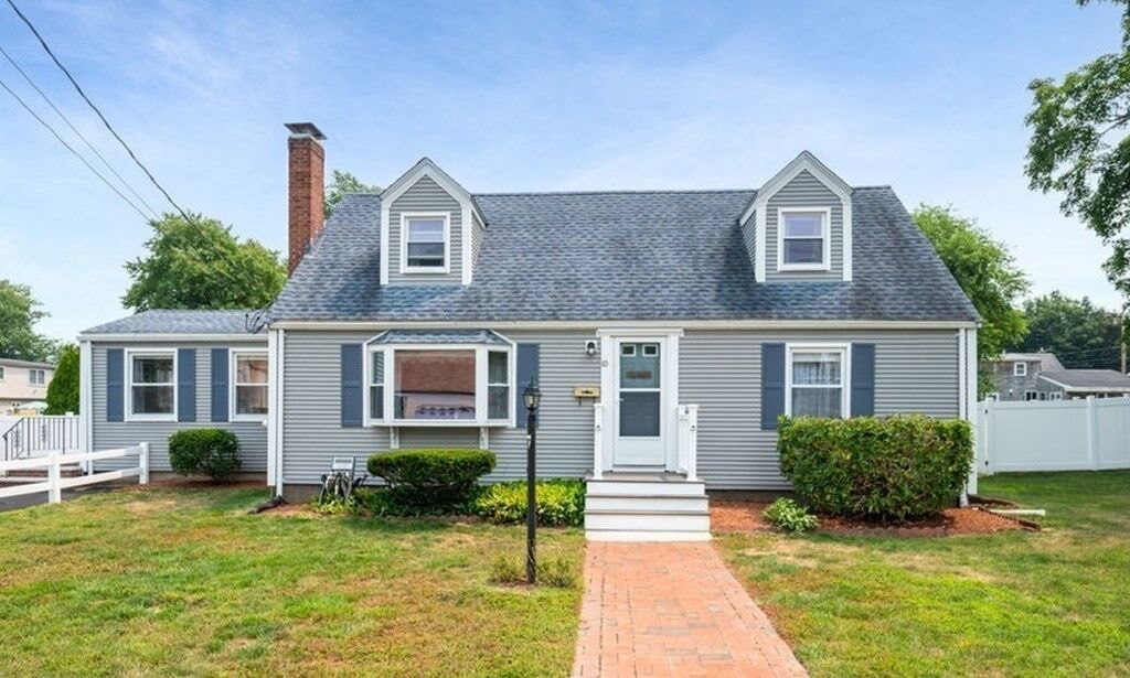 Property Photo:  10 Mount Pleasant Dr  MA 01960 