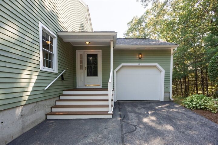 Property Photo: 105 Laurelwood Dr 105 MA 01747