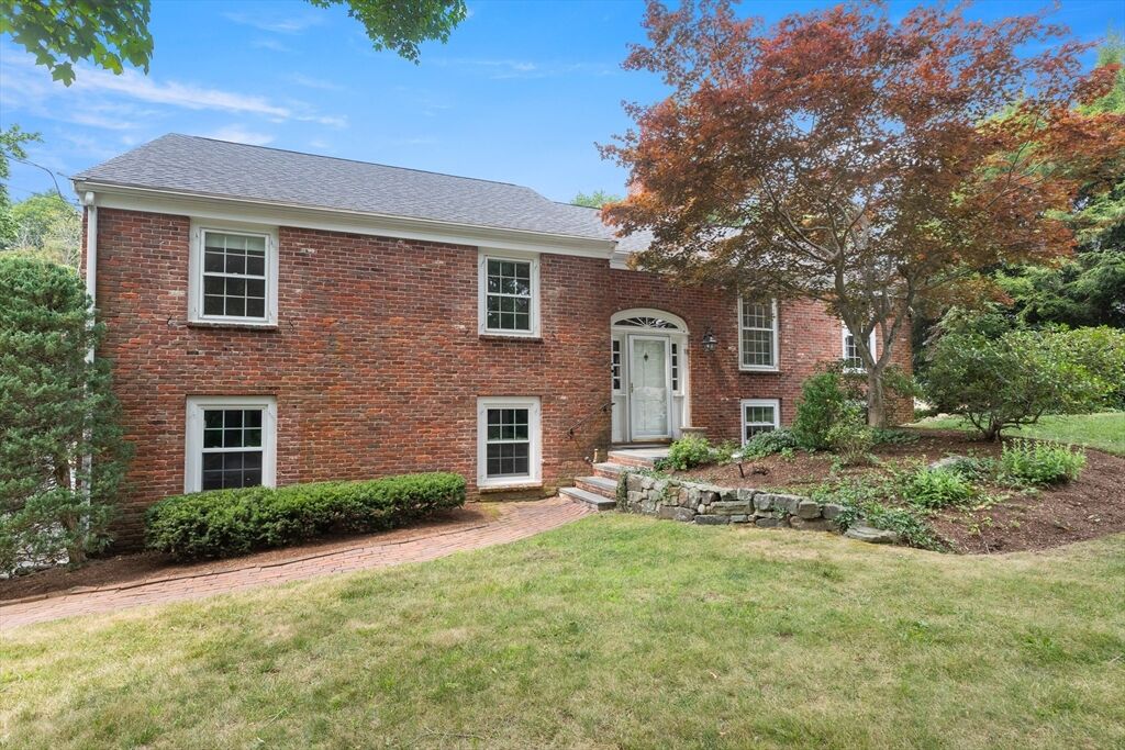 Property Photo:  10 Parsonage Ln  MA 01983