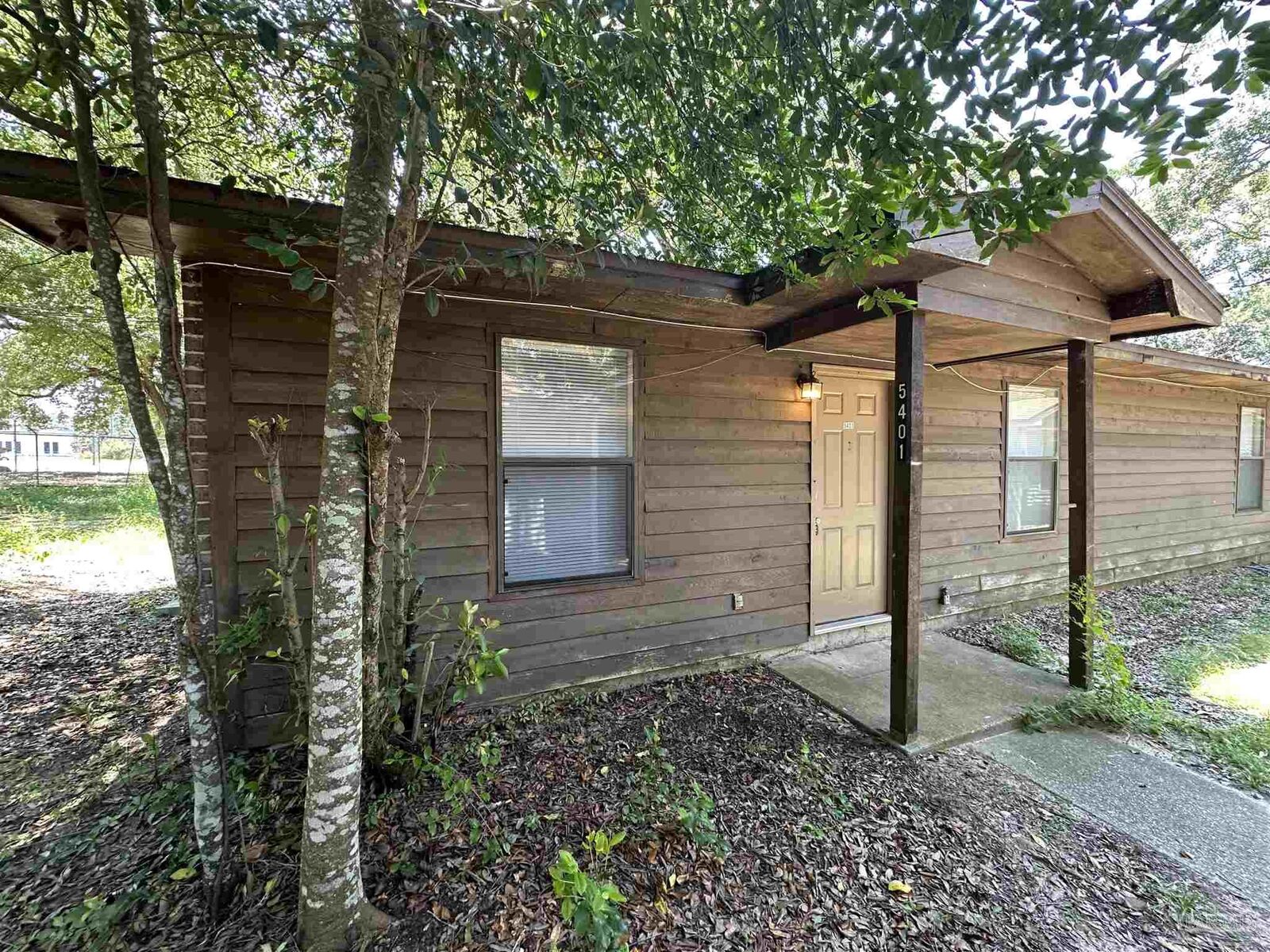 Property Photo:  5401 E Shore Dr  FL 32505 
