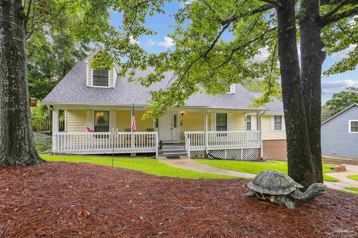Property Photo: 7607 Brook Forest Dr FL 32514