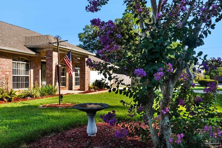 Property Photo: 2349 Majestic Dr FL 32534