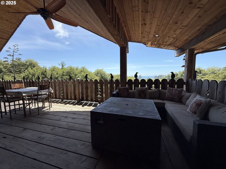 Property Photo:  99106 E Freeman Ln  OR 97415 