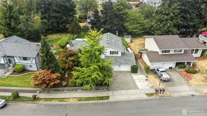 Property Photo: 2221 Vashon Avenue NE WA 98059