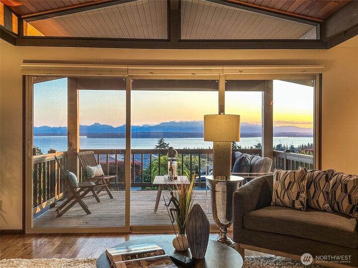 18354  Ridgefield Road NW  Shoreline WA 98177 photo