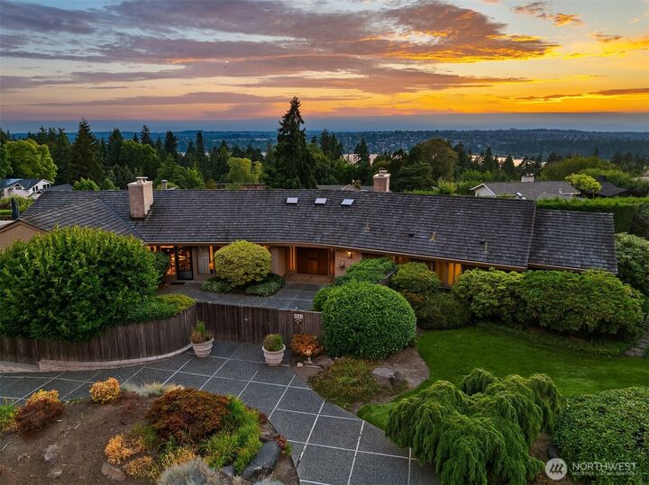 Property Photo:  6805  83rd Avenue SE  WA 98040 