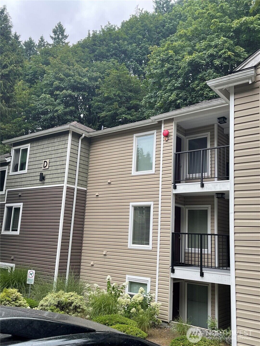 Property Photo:  5000 NW Village Park Drive D323  WA 98027 
