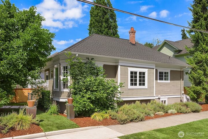 2800 E Thomas Street  Seattle WA 98112 photo