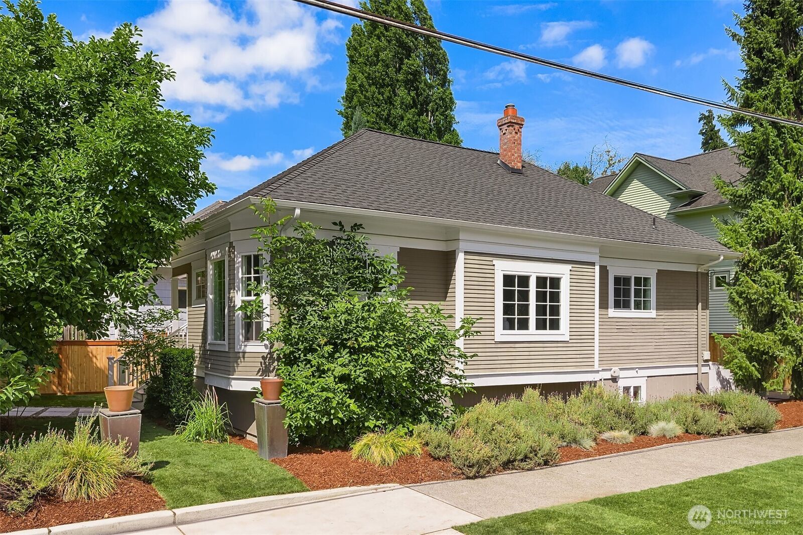Property Photo: 2800 E Thomas Street WA 98112