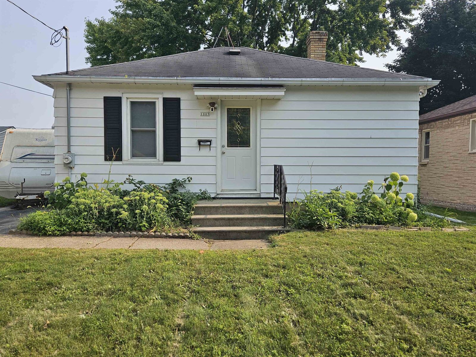 Property Photo: 1005 W Grant Street WI 54914-2661