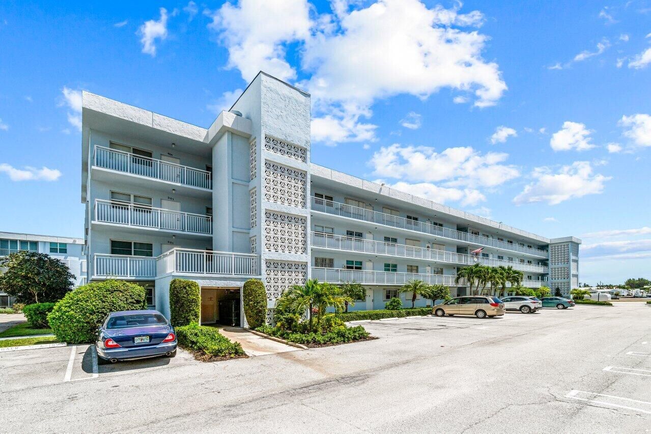Property Photo:  2018 S Federal Highway A408  FL 33435 