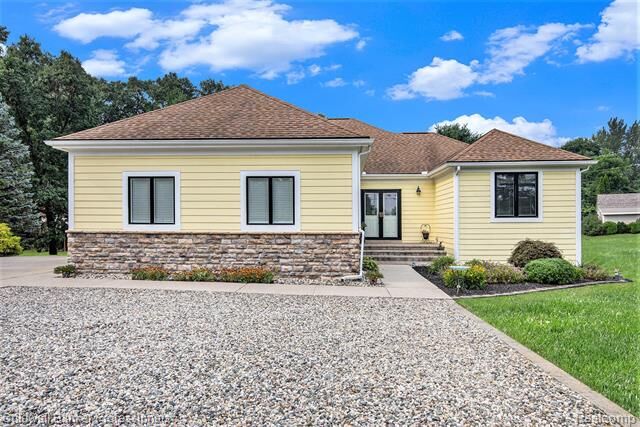 Property Photo: 1282 Indianwood Road MI 48362