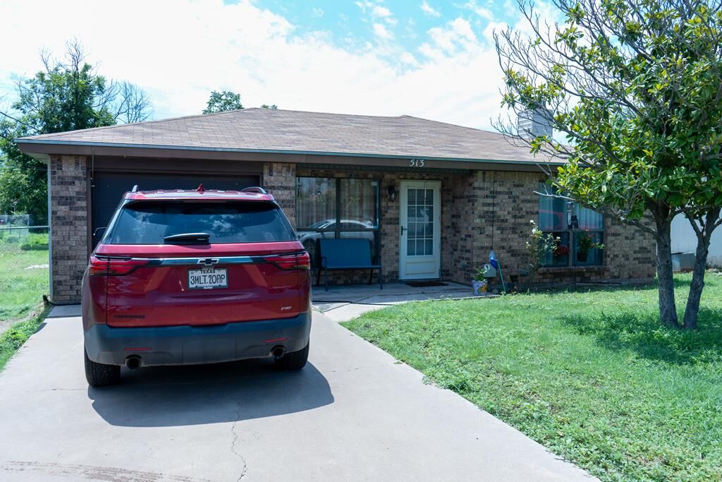 Property Photo: 513 E 46th St TX 76903