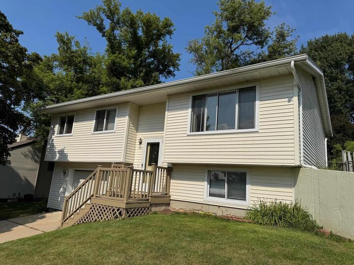 Property Photo:  237 Valley Drive  WI 53546 