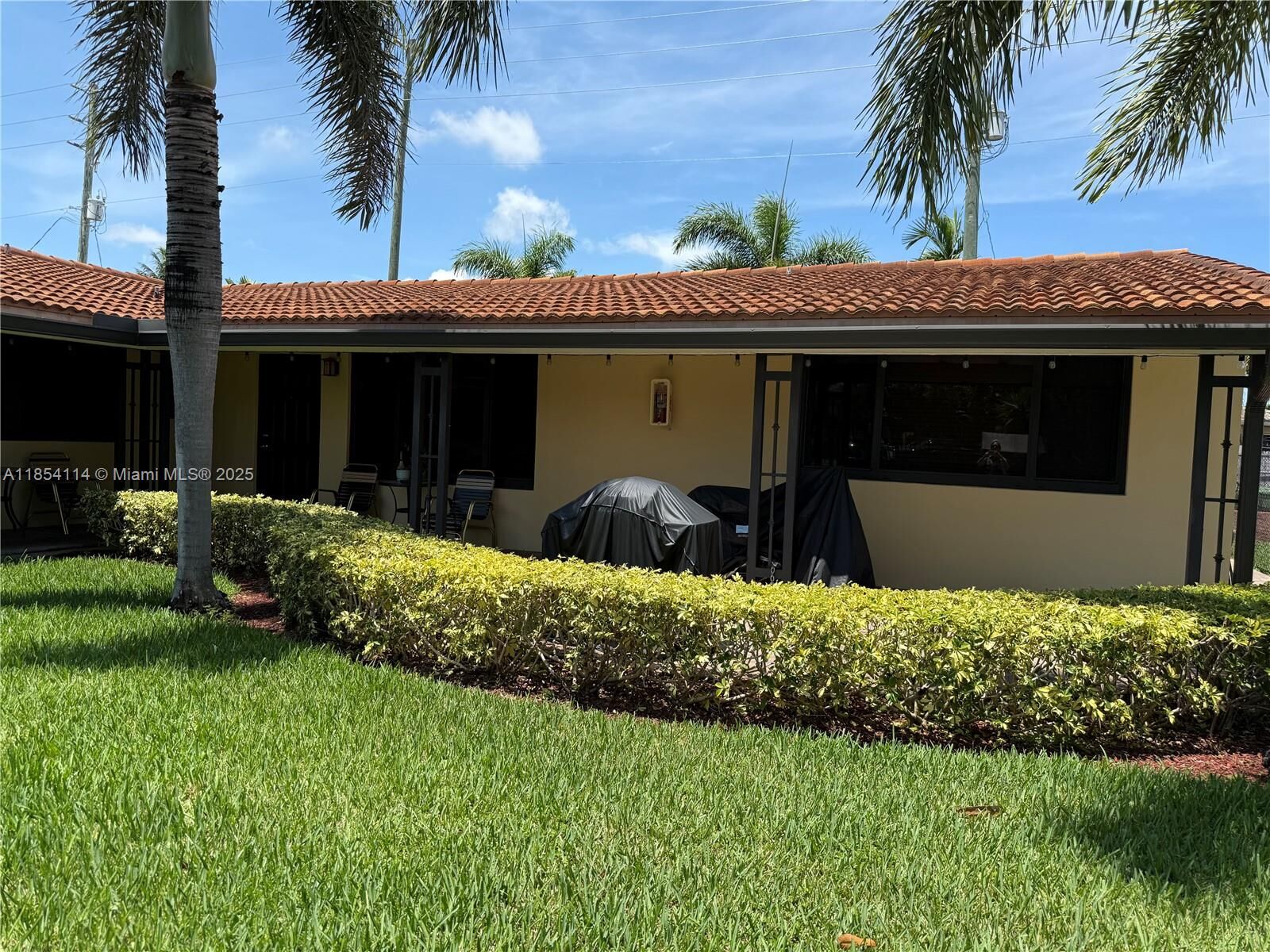 Property Photo:  811 NE 10th St 5  FL 33009 