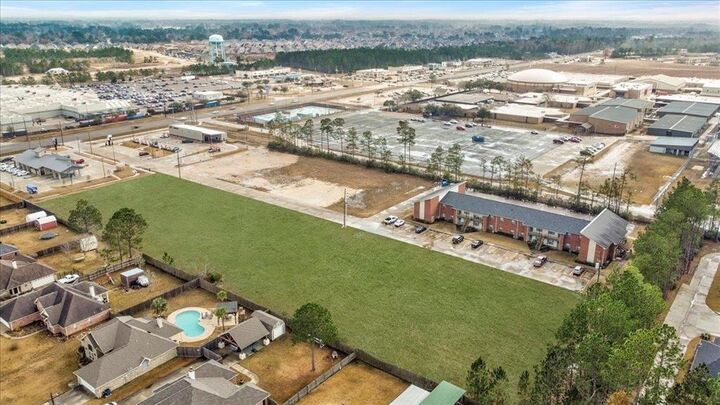 Property Photo:  121 N Lhs Drive  TX 77657 