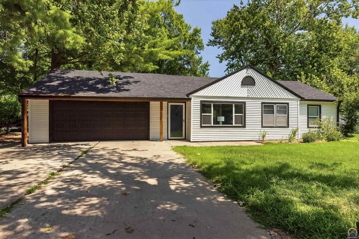2330 SW Wayne Ave  Topeka KS 66611 photo