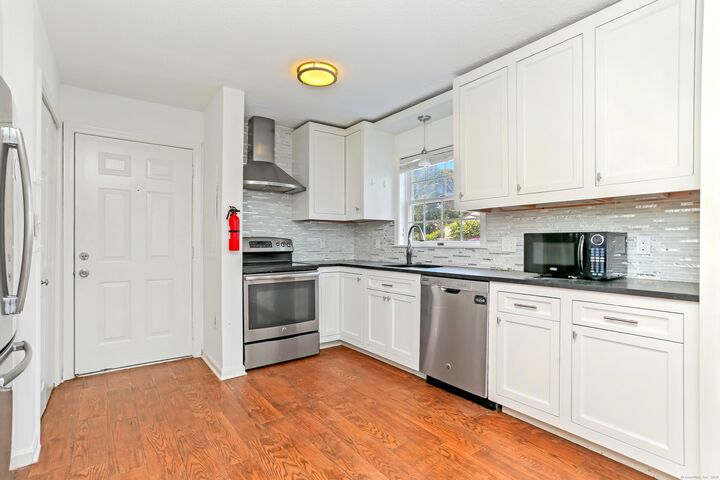 Property Photo:  256 Washington Boulevard 1  CT 06902 
